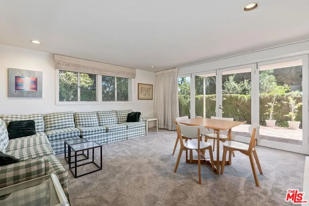 131 Ashdale Avenue Los Angeles, CA 90049