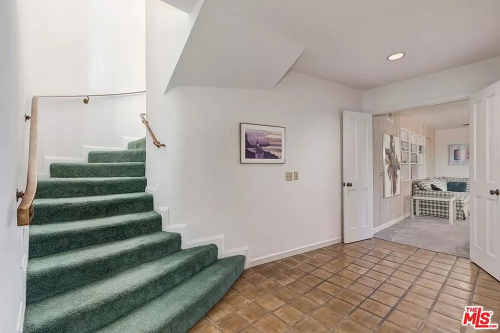 131 Ashdale Avenue Los Angeles, CA 90049