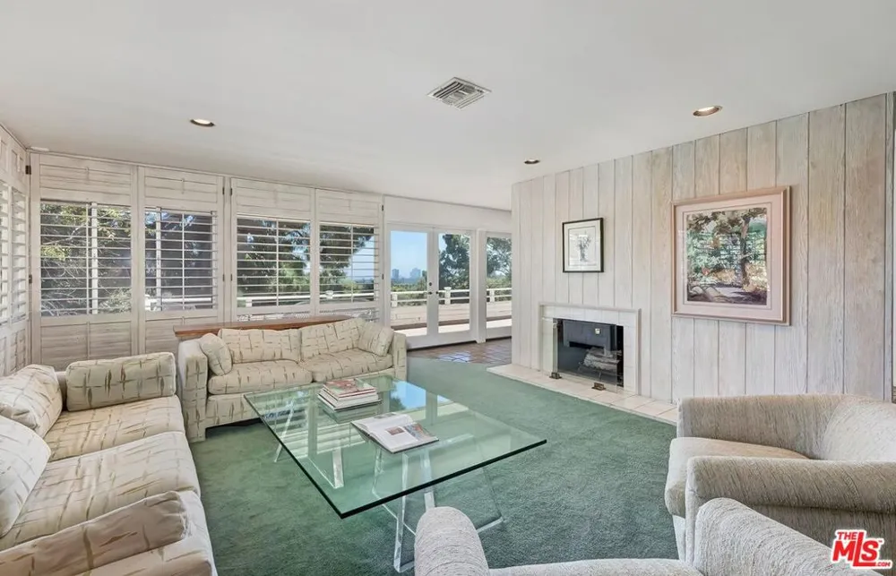 131 Ashdale Avenue Los Angeles, CA 90049