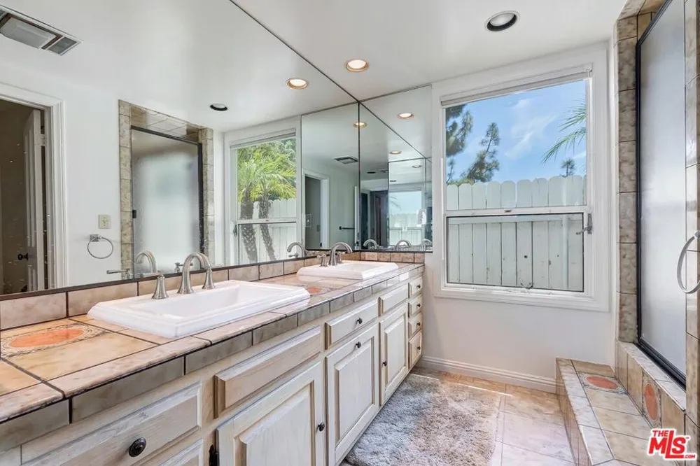 131 Ashdale Avenue Los Angeles, CA 90049
