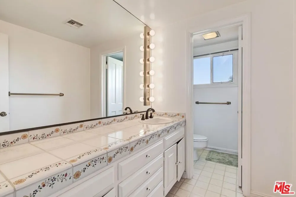 131 Ashdale Avenue Los Angeles, CA 90049