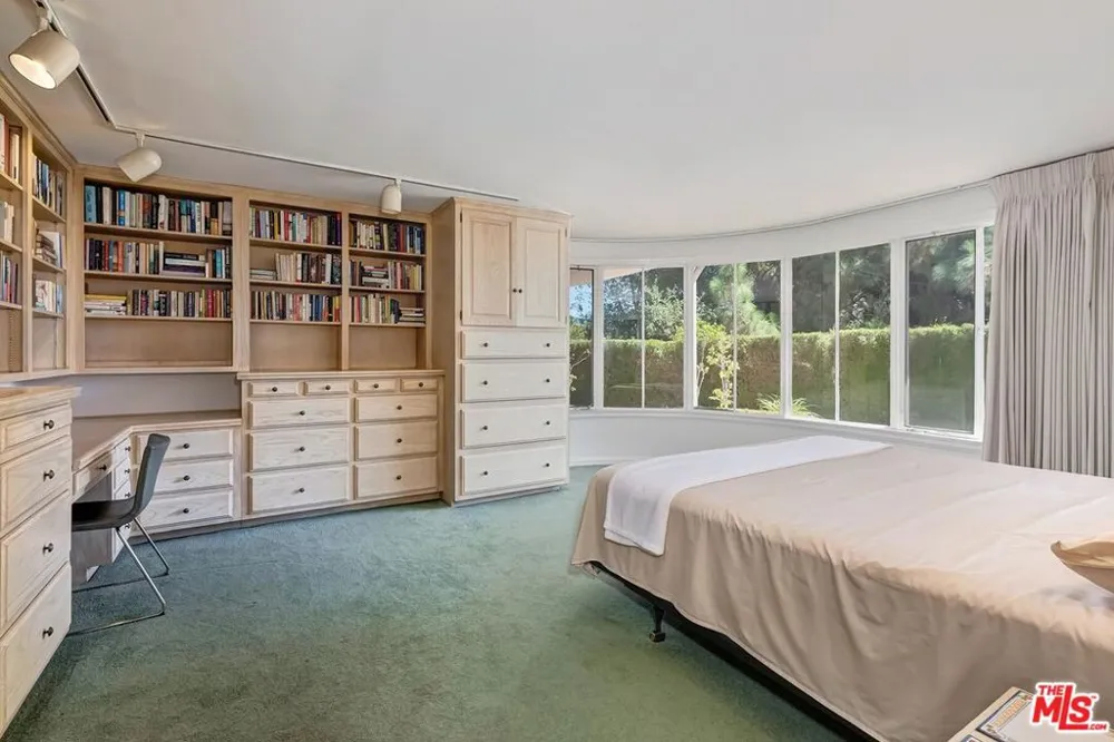 131 Ashdale Avenue Los Angeles, CA 90049