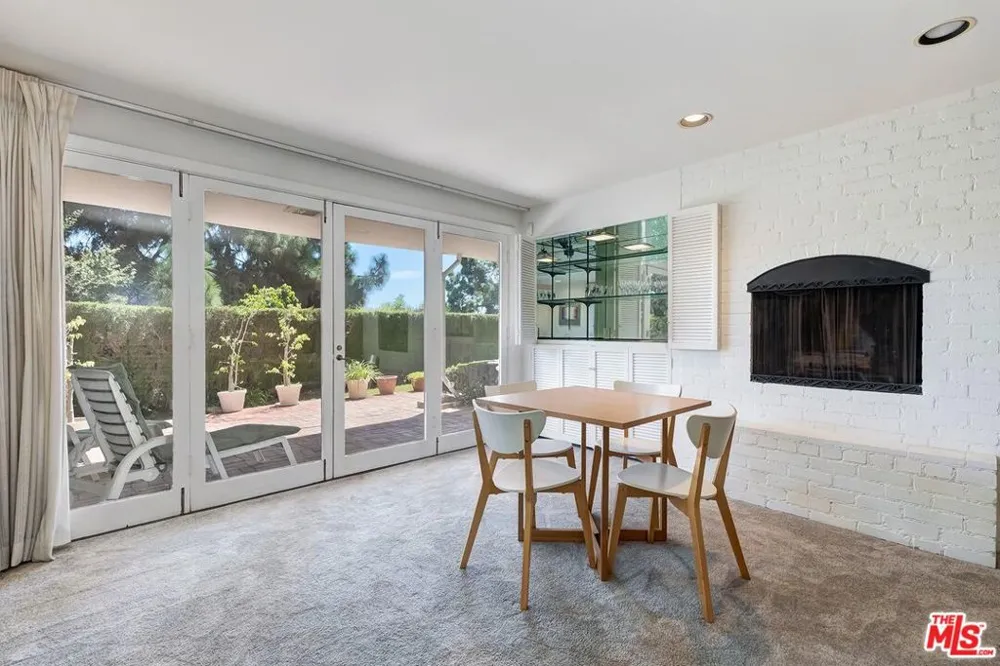 131 Ashdale Avenue Los Angeles, CA 90049