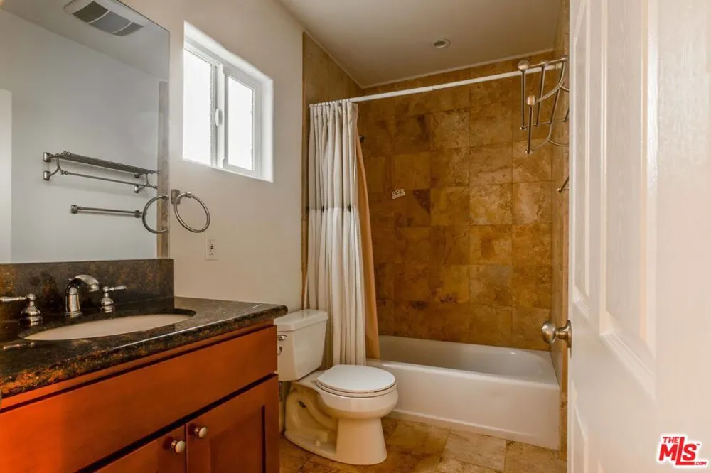 4848 Oakwood Avenue Los Angeles, CA 90004