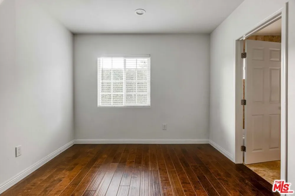 4848 Oakwood Avenue Los Angeles, CA 90004