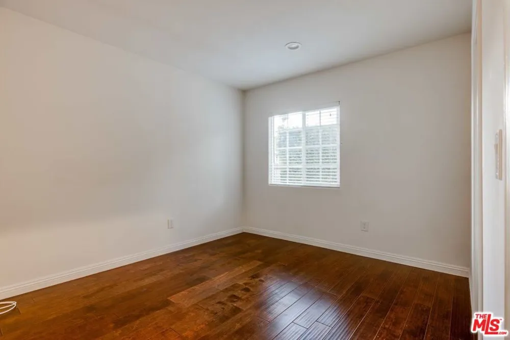 4848 Oakwood Avenue Los Angeles, CA 90004