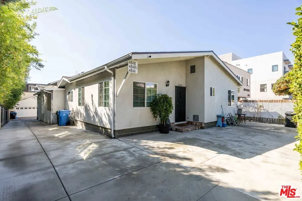 4848 Oakwood Avenue Los Angeles, CA 90004