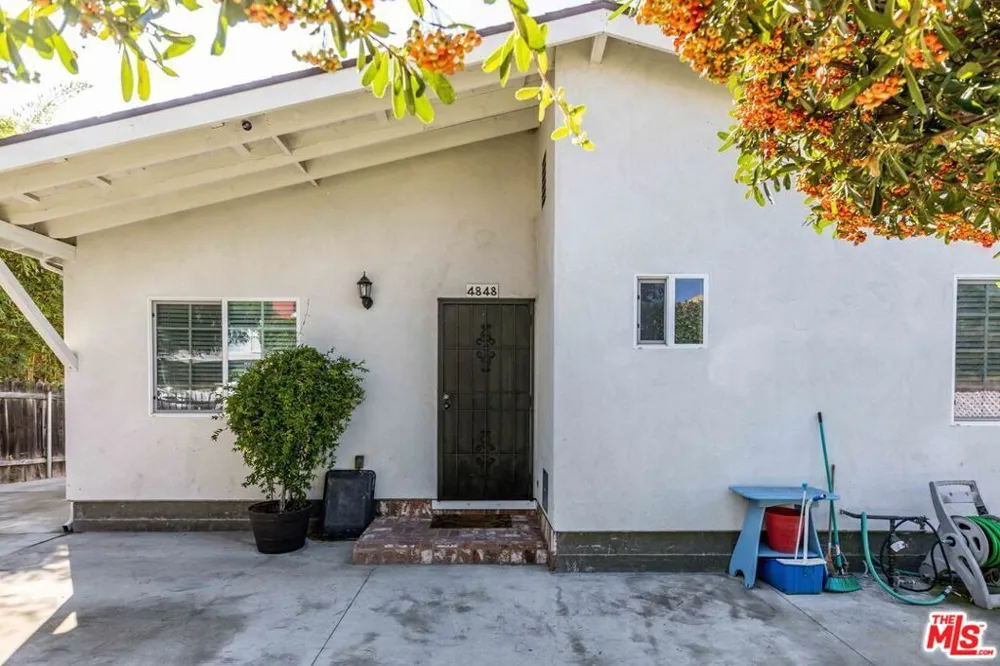 4848 Oakwood Avenue Los Angeles, CA 90004