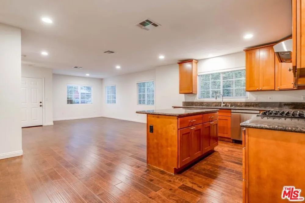 4848 Oakwood Avenue Los Angeles, CA 90004
