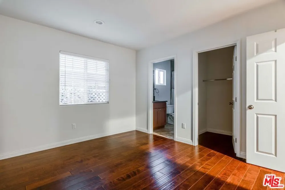 4848 Oakwood Avenue Los Angeles, CA 90004