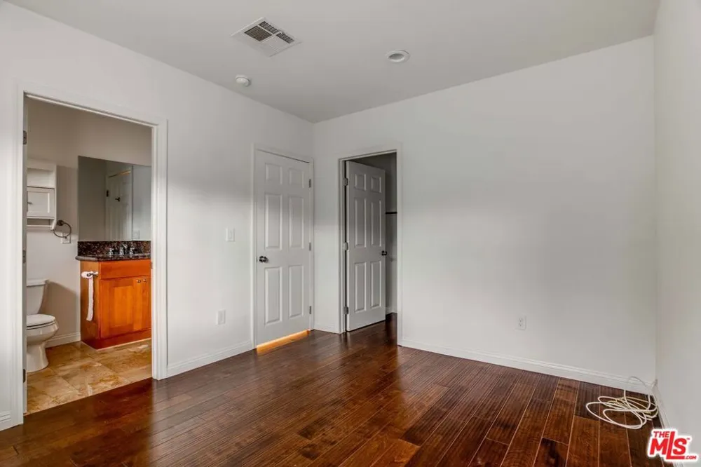 4848 Oakwood Avenue Los Angeles, CA 90004
