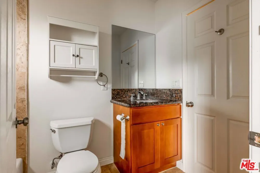 4848 Oakwood Avenue Los Angeles, CA 90004