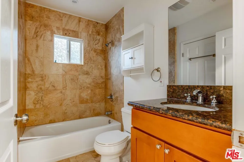 4848 Oakwood Avenue Los Angeles, CA 90004