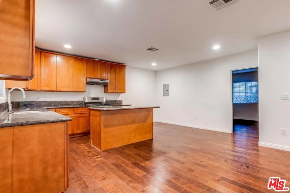 4848 Oakwood Avenue Los Angeles, CA 90004