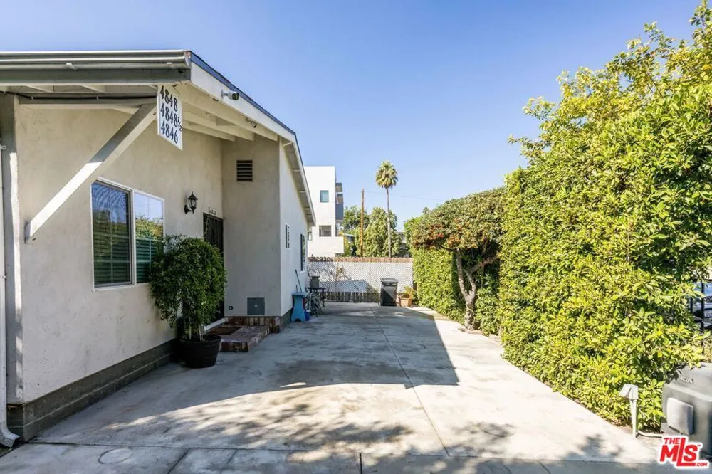 4848 Oakwood Avenue Los Angeles, CA 90004