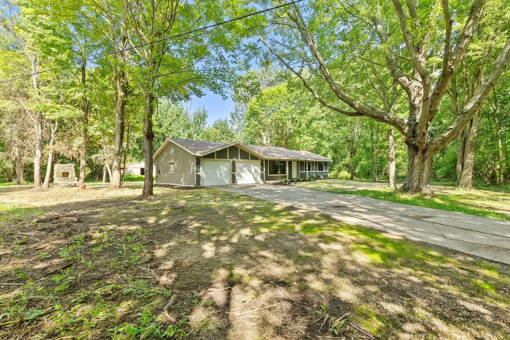7761 Hanna Lake Avenue SE Caledonia, MI 49316