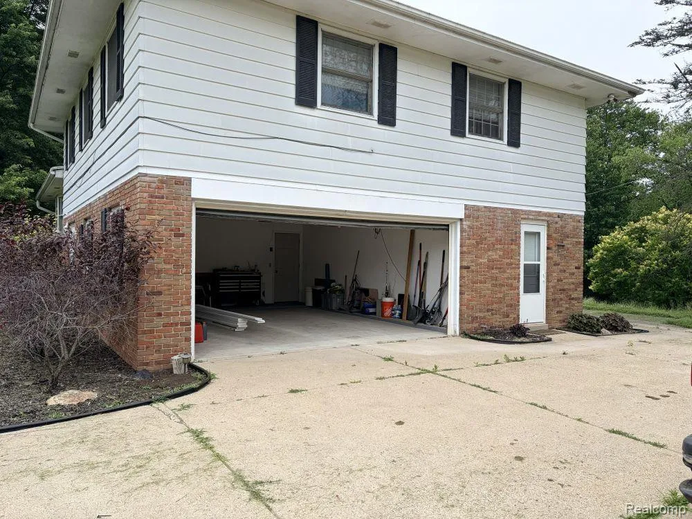 5881 Rowland Pine Court Marion Township, MI 48843