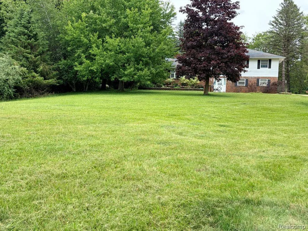 5881 Rowland Pine Court Marion Township, MI 48843