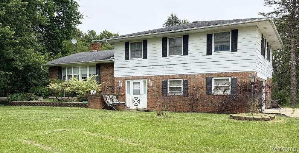 5881 Rowland Pine Court Marion Township, MI 48843