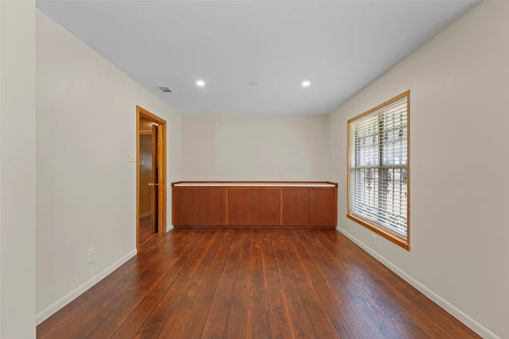 223 Crest Street Lancaster, TX 75146