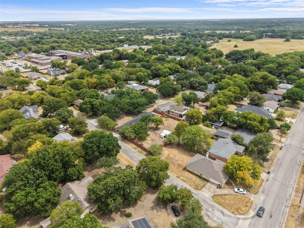 223 Crest Street Lancaster, TX 75146
