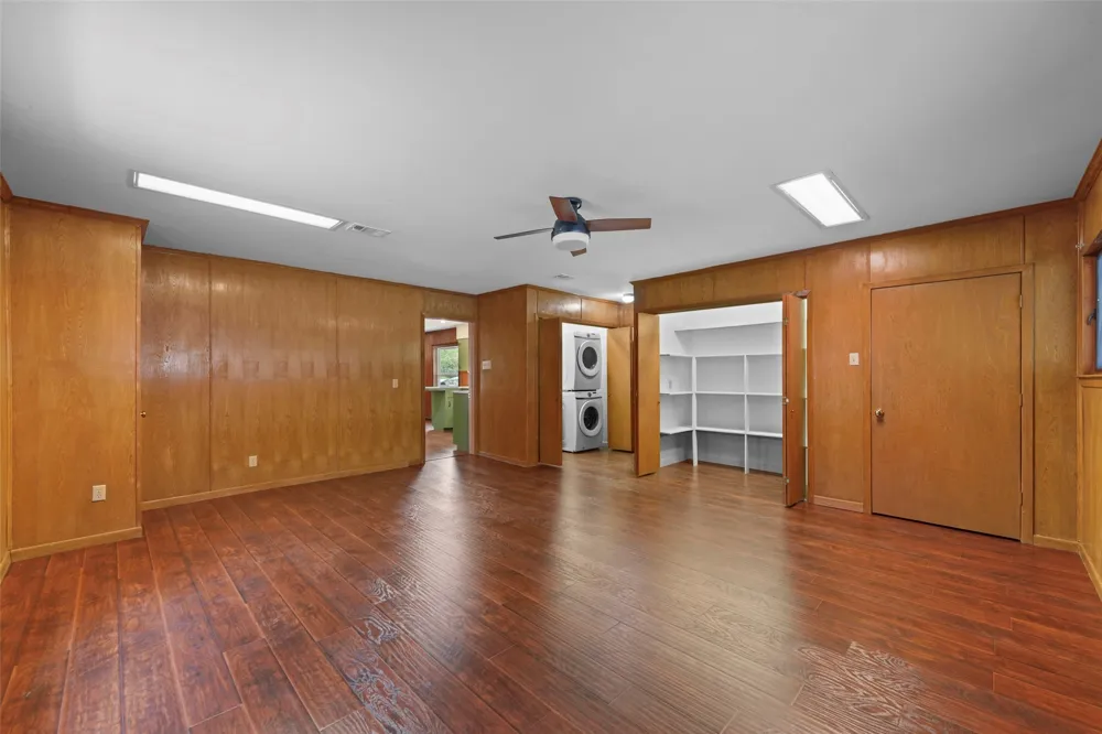 223 Crest Street Lancaster, TX 75146