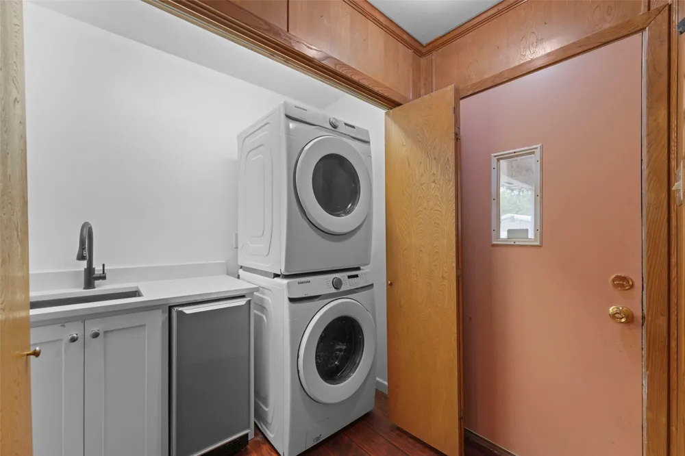 223 Crest Street Lancaster, TX 75146