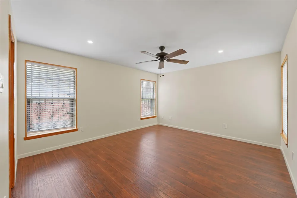 223 Crest Street Lancaster, TX 75146