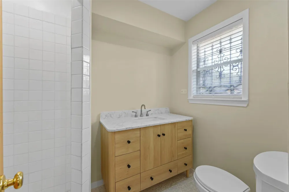223 Crest Street Lancaster, TX 75146