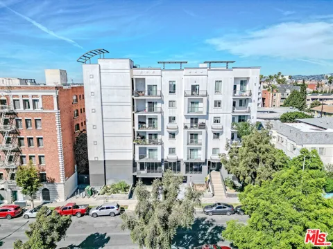 733 S Manhattan Place #405