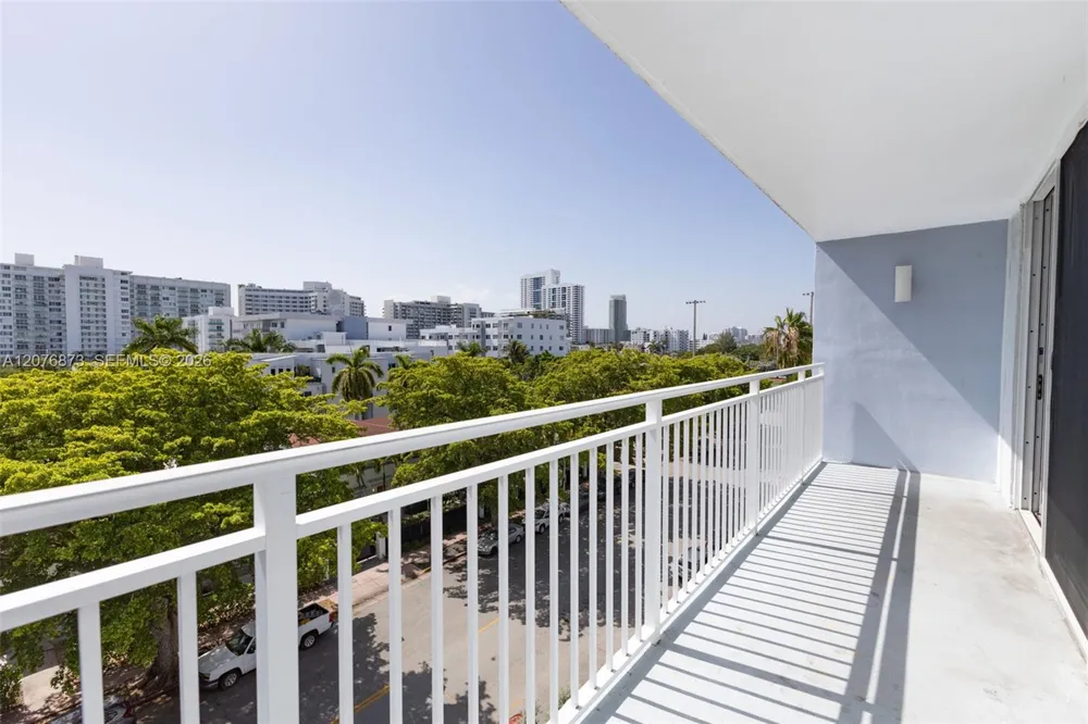 1045 10th St #604 Miami Beach, FL 33139
