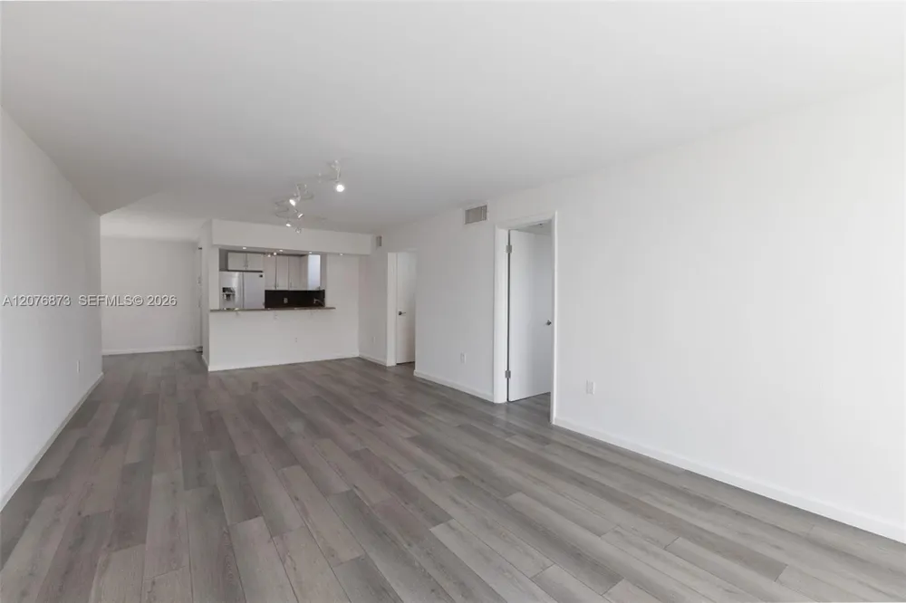 1045 10th St #604 Miami Beach, FL 33139
