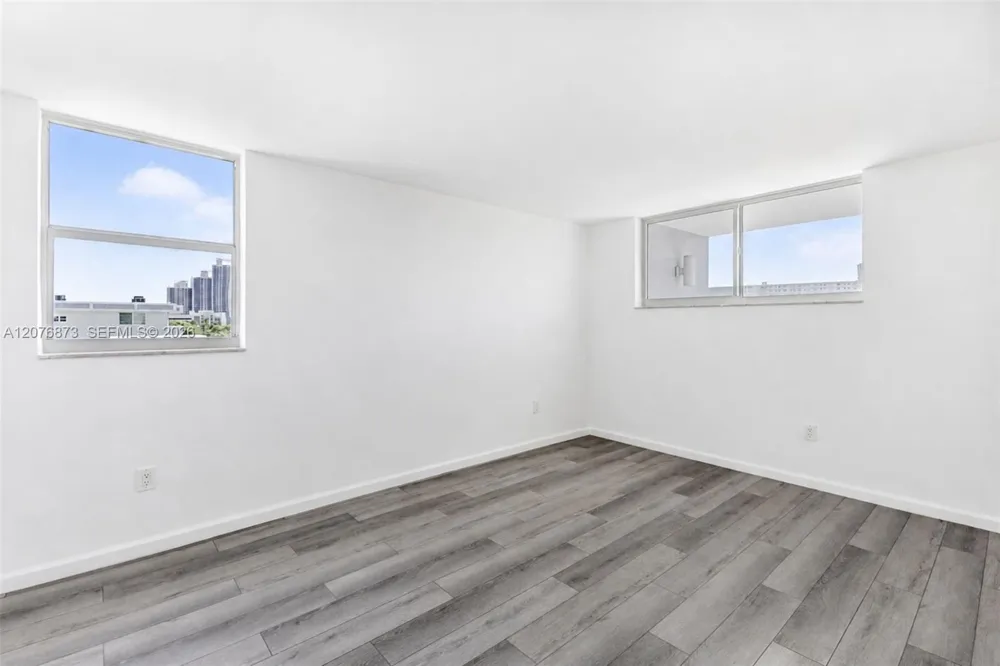 1045 10th St #604 Miami Beach, FL 33139