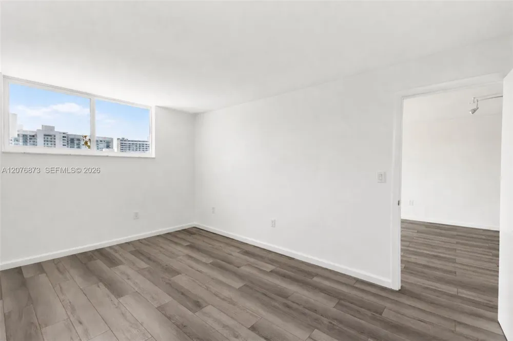 1045 10th St #604 Miami Beach, FL 33139