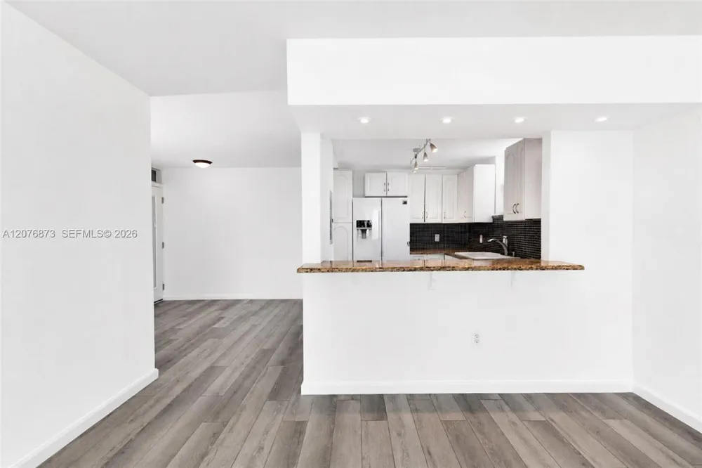1045 10th St #604 Miami Beach, FL 33139