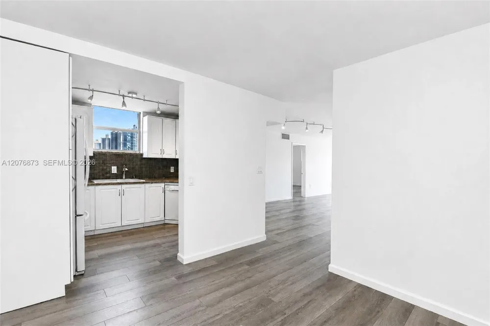 1045 10th St #604 Miami Beach, FL 33139