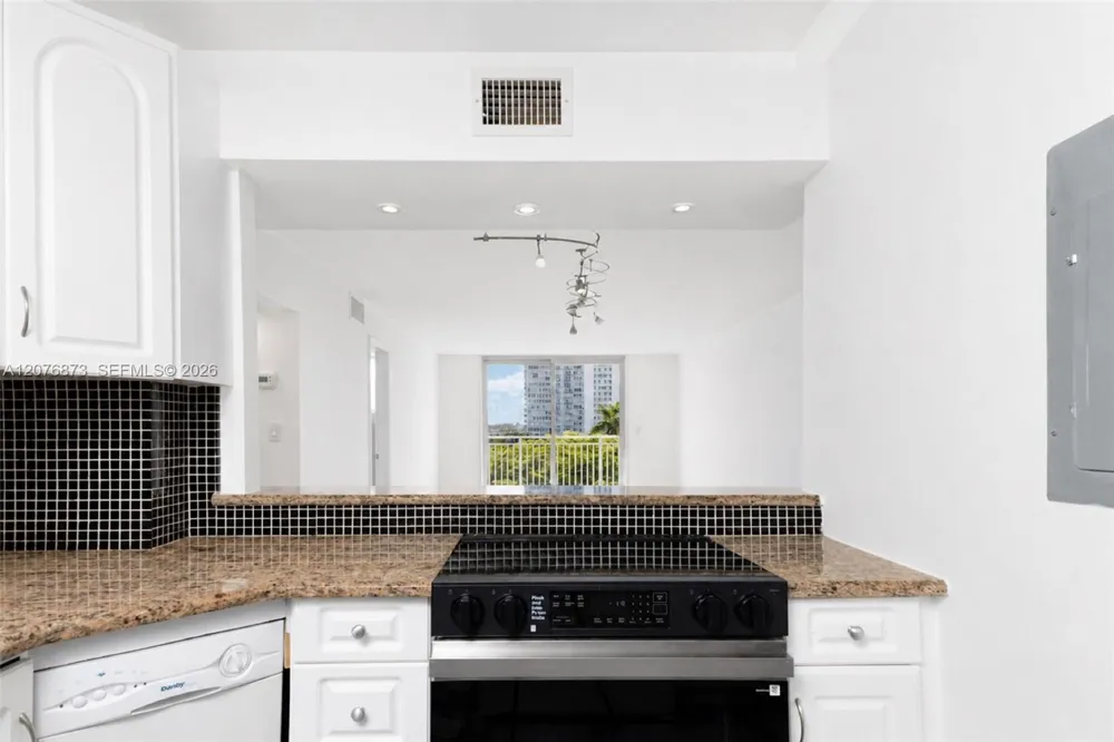 1045 10th St #604 Miami Beach, FL 33139