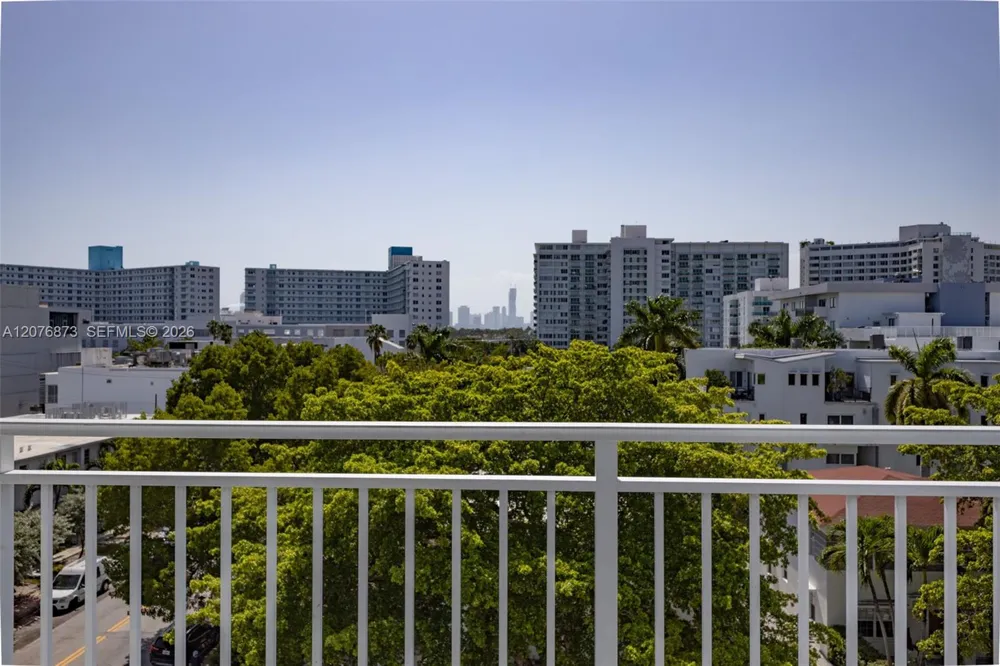 1045 10th St #604 Miami Beach, FL 33139