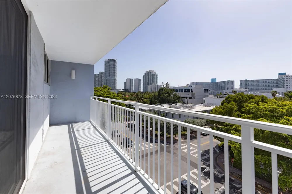 1045 10th St #604 Miami Beach, FL 33139