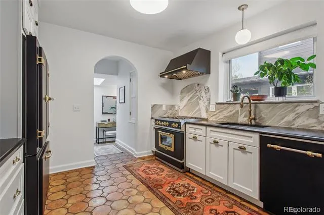 1521 Monaco Parkway Denver, CO 80220