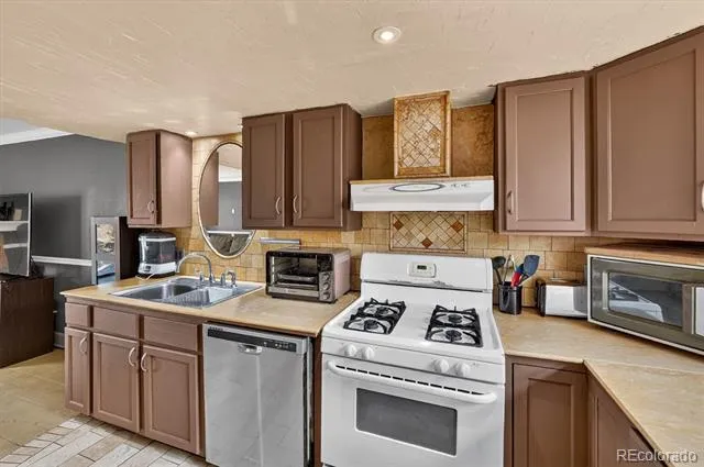 9431 Lou Drive Denver, CO 80260