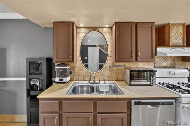 9431 Lou Drive Denver, CO 80260