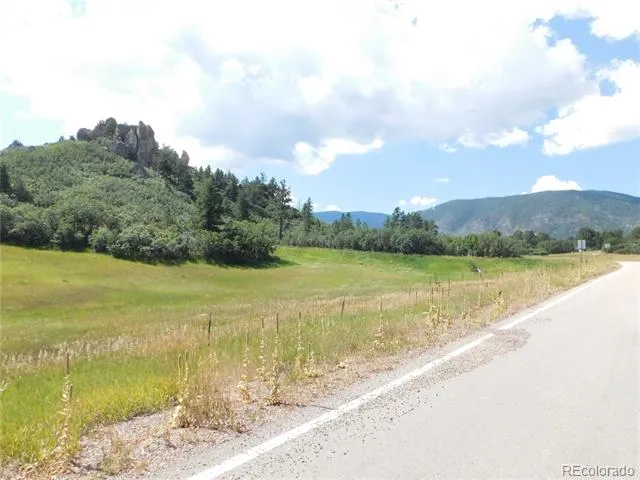 5905 Country Club Drive Larkspur, CO 80118