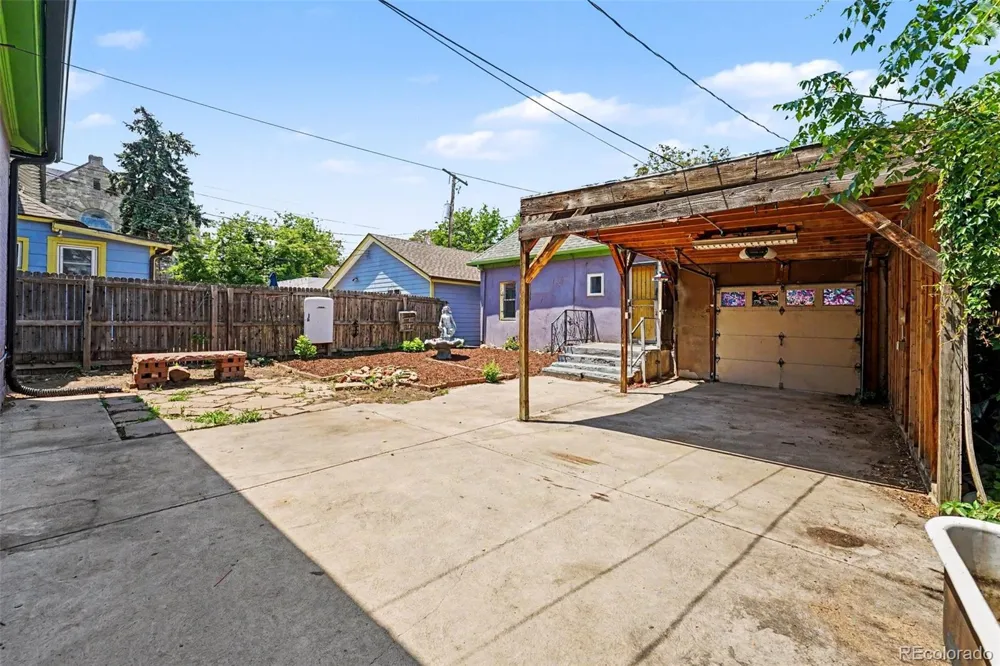 2439 Ogden Street Denver, CO 80205