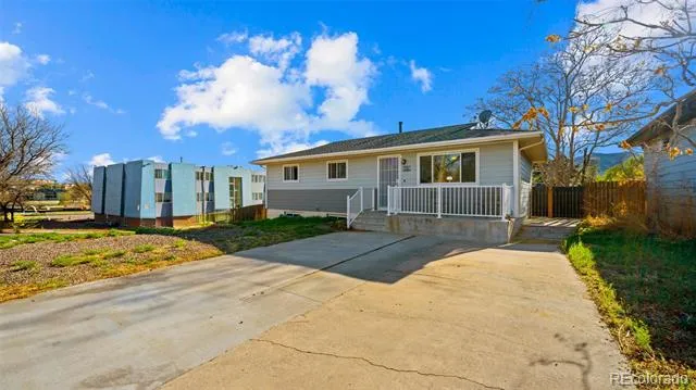 946 Hutchinson Drive Colorado Springs, CO 80910