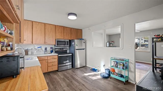 946 Hutchinson Drive Colorado Springs, CO 80910