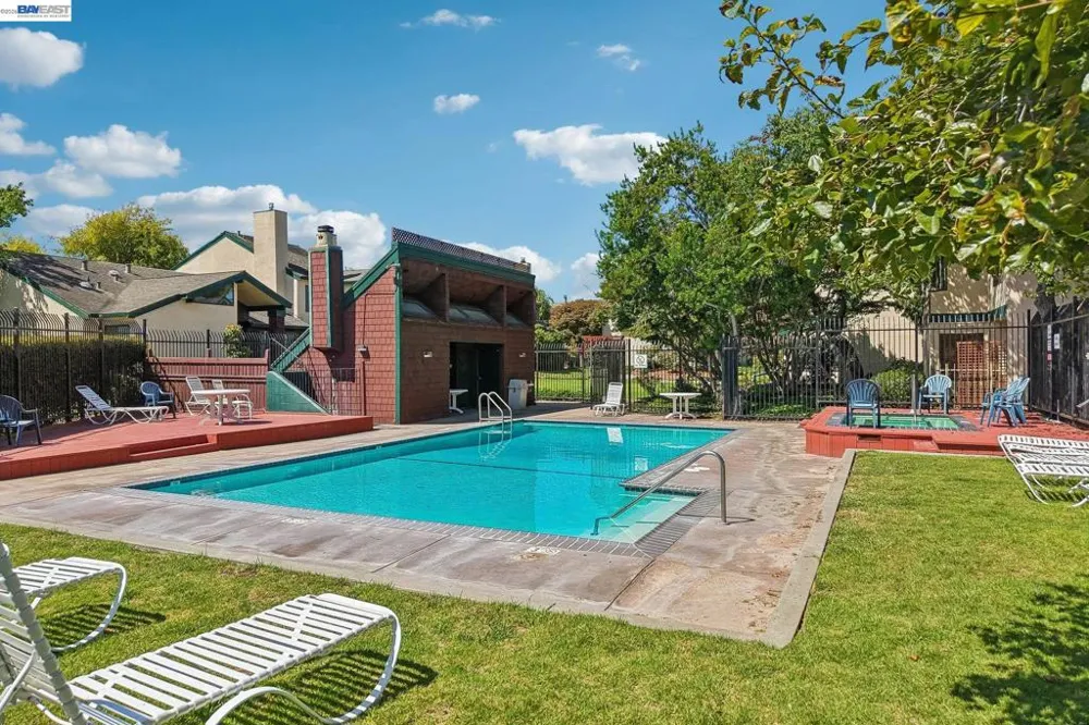 1110 Ironwood Rd Alameda, CA 94502