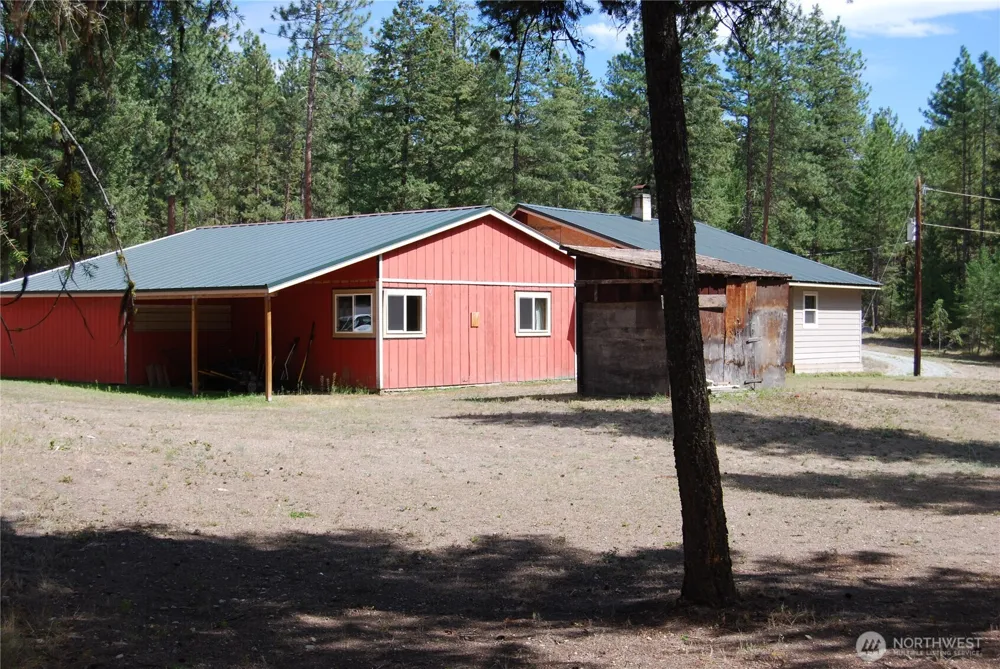 31 Summit Lake Rd Tonasket, WA 98855