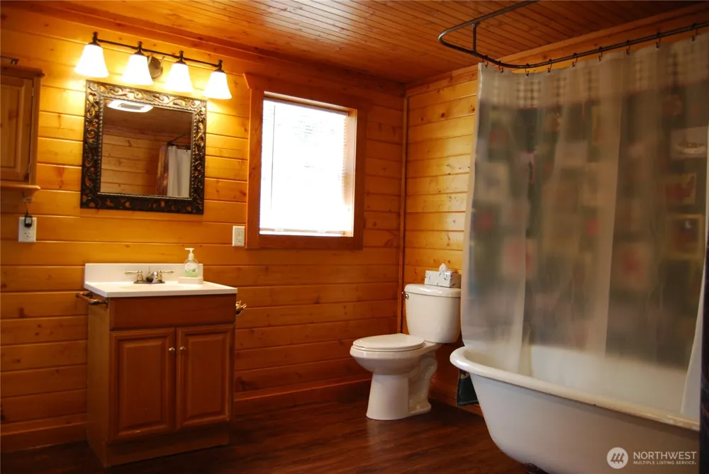 31 Summit Lake Rd Tonasket, WA 98855