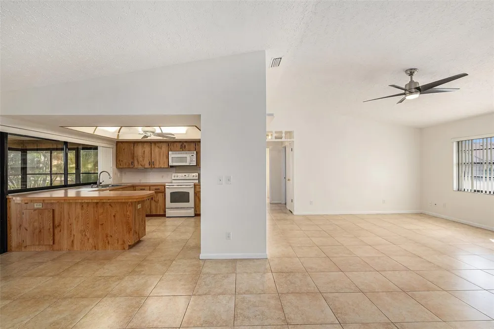 909 CHIPAWAY DRIVE Apollo Beach, FL 33572